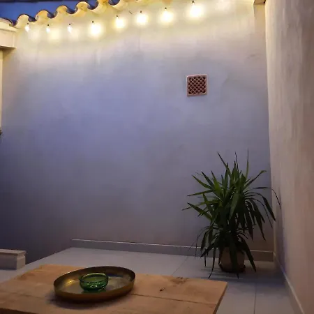 Casa Guiraud, Cosy And Welcoming Townhouse בית נופש פוינסה