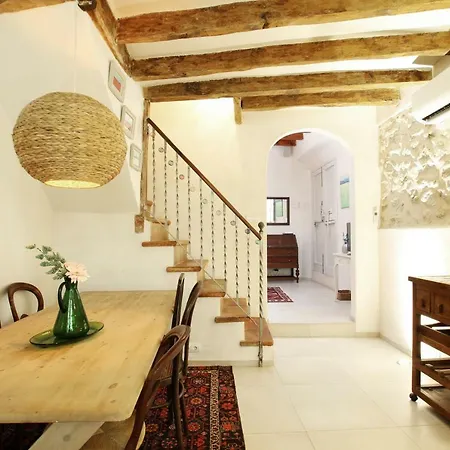 בית נופש Casa Guiraud, Cosy And Welcoming Townhouse פוינסה