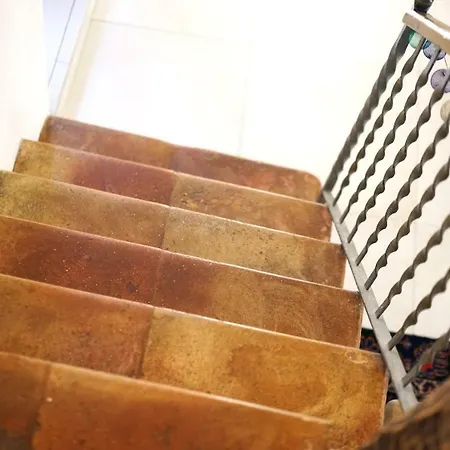 בית נופש Casa Guiraud, Cosy And Welcoming Townhouse פוינסה