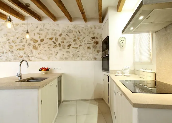 Hébergement de vacances Casa Guiraud, Cosy And Welcoming Townhouse Pollença