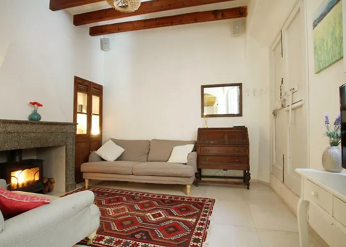 Casa Guiraud, Cosy And Welcoming Townhouse Hébergement de vacances Pollença